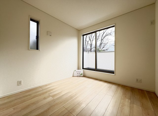 【洋室】 | 朝霞市宮戸3丁目　新築一戸建住宅　全16棟　(志木本店) | バルコニーに面した洋室4.7帖。