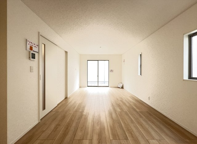 【居間・リビング】 | 朝霞市宮戸3丁目　新築一戸建住宅　全16棟　(志木本店) | 独立型のLDKはエアコンの効率が良く、省エネにもつながります。