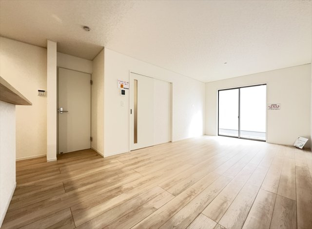 【居間・リビング】 | 朝霞市宮戸3丁目　新築一戸建住宅　全16棟　(志木本店) | 水回り1階集中設計なので家事・育児動線も良好です。