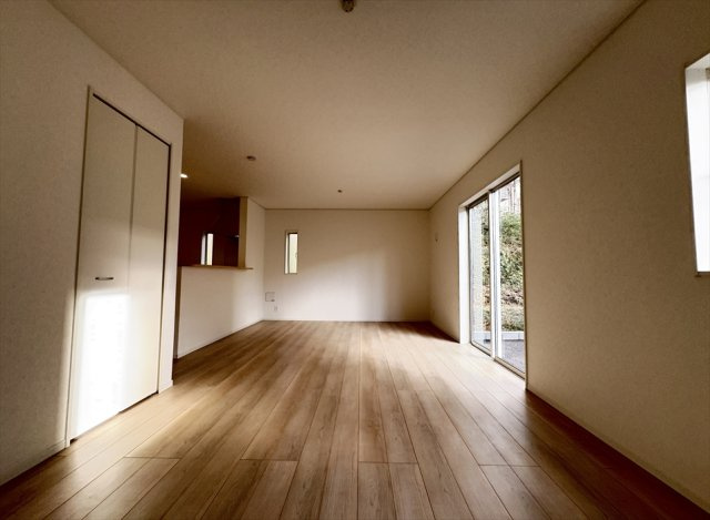 【居間・リビング】 | 朝霞市宮戸3丁目　新築一戸建住宅　全16棟　(志木本店) | 独立型のLDKはエアコンの効率が良く、省エネにもつながります。