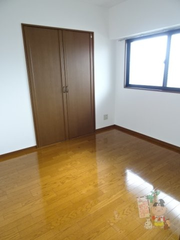 アリベ東古松の洋室