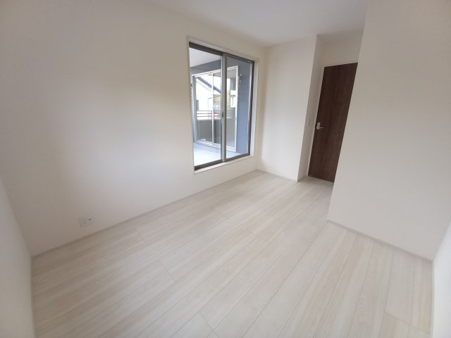 【いわき市常磐関船町1期／限定1棟】◆選べる豪華家電キャンペーン実施中♪◆ の洋室|◆居室の写真です◆　柔らかい陽光が差し込む明るいお部屋を演出☆　使い勝手の良い間取りなので、ご家族の状況の変化にも耐えられますね。