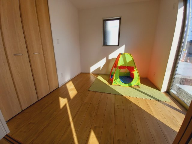 ◇泉町下川　3期　全5棟　1号棟　新生活応援キャンペーン実施中◇の内装|同施工◆居室の写真です◆　木の温もりがナチュラルでくつろげる空間ですね♪　寝室にも、子供部屋にも、趣味のお部屋にもお使いいただけます♪