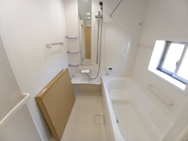 ◇泉町下川　3期　全5棟　1号棟　新生活応援キャンペーン実施中◇の浴室|同施工◆ユニットバスの写真です◆　毎日の疲れを癒す広々とした浴室は、足を伸ばしてゆっくりとくつろげます♪　好きな音楽を聴いたり、動画を見たり、半身浴をして　自分だけの癒し時間が楽しめますね！

