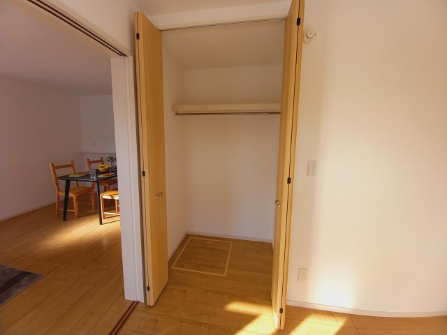 ◇泉町下川　3期　全5棟　1号棟　新生活応援キャンペーン実施中◇のその他|同施工◆収納スペースの写真です◆　衣類やカバンなどたっぷりと収納可能です！生活感のあるものを隠して置けるからお部屋をスッキリと見せやすいです。





