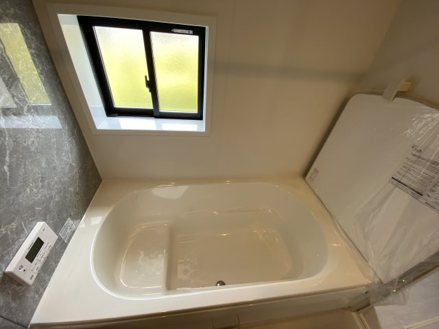 ◇住宅ローン相談OK♪【錦町花ノ井　2号棟】人気家電プレゼント中◇の浴室|◆2号棟現地写真です◆　毎日の疲れを癒す広々とした浴室は、足を伸ばしてゆっくりとくつろげます♪　音楽を聴いたり、自分だけの特別な時間に・・・♪半身浴にピッタリですね♪