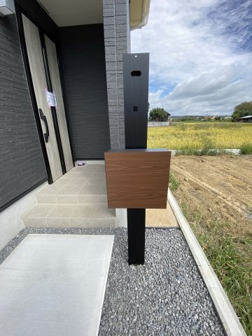 ◇住宅ローン相談OK♪【錦町花ノ井　2号棟】人気家電プレゼント中◇の玄関|◆2号棟現地写真です◆　お洒落で明るい玄関は、お客様にも喜ばれそうです♪♪