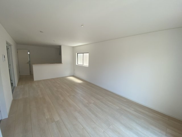 【いわき市内郷小島町第2】　新築戸建　2号棟　※必ずもらえる選べるキャンペーン実施中！の居間・リビング|同施工　■□■リビングの写真です■□■　広いリビングで快適に、ゆったりと過ごせますね♪