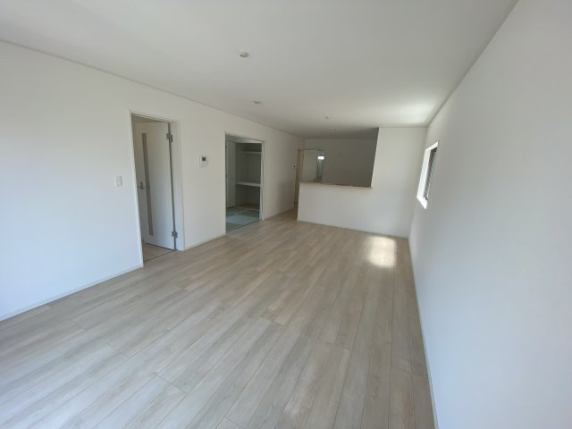 【いわき市内郷小島町第2】　新築戸建　2号棟　※必ずもらえる選べるキャンペーン実施中！の居間・リビング|同施工　■□■リビングの写真です■□■　家族団らんの時間が増えそうなリビングですね。