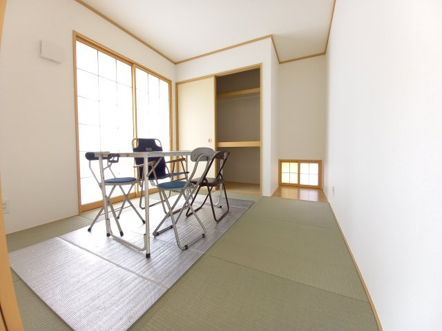 【いわき市小名浜南富岡　第1】　4号棟　※必ずもらえる選べるキャンペーン実施中！の和室|同施工　■□■和室の写真です■□■　
ご家族のお昼寝スペースとしても活躍しそうです。