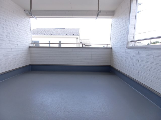 【いわき市小名浜南富岡　第1】　4号棟　※必ずもらえる選べるキャンペーン実施中！のバルコニー|同施工　■□■バルコニーの写真です■□■　お布団など大きいものも、充分に干せる広さがございます。