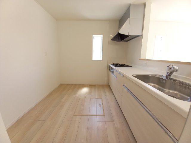 【いわき市小名浜南富岡　第1】　4号棟　※必ずもらえる選べるキャンペーン実施中！のキッチン|同施工　■□■キッチンの写真です■□■　家族団らんの時間が増えそうなリビングですね。