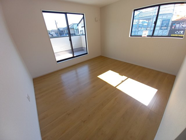 【いわき市平中山1期　2号棟】　ご成約特典として人気家電プレゼント中です！の洋室|◆居室の写真です◆　木の温もりがナチュラルでくつろげる空間ですね♪　子供部屋としても、寝室としても、どんなインテリアにしようか…選ぶ楽しみが増えますね♪