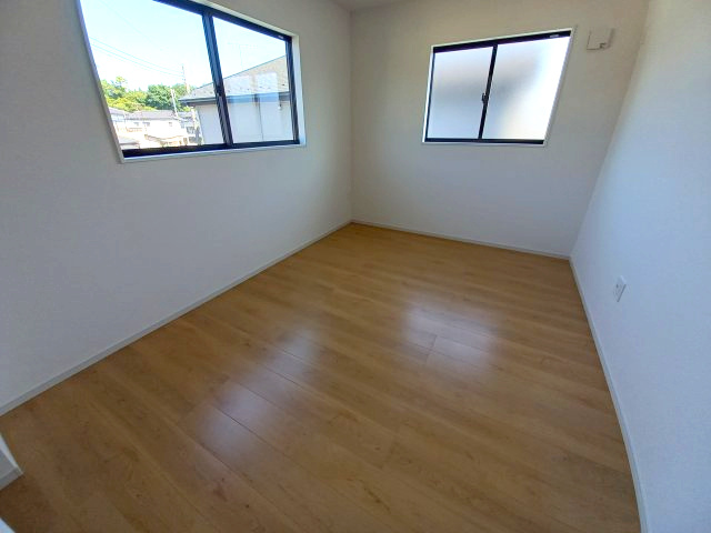 【いわき市平中山1期　2号棟】　ご成約特典として人気家電プレゼント中です！の洋室|◆居室の写真です◆　柔らかい陽光が差し込む明るいお部屋を演出☆　使い勝手の良い間取りなので、ご家族の状況の変化にも耐えられますね。


