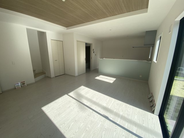 【いわき市平中山1期　2号棟】　ご成約特典として人気家電プレゼント中です！の居間・リビング|◆現地写真です◆
一緒に理想の住まいを見つけましょう！（＾＾）
お住まいの相談だけでなく、地域の事についても是非お気軽に尋ねてください！
お問い合わせは不動産プラスまで☆

