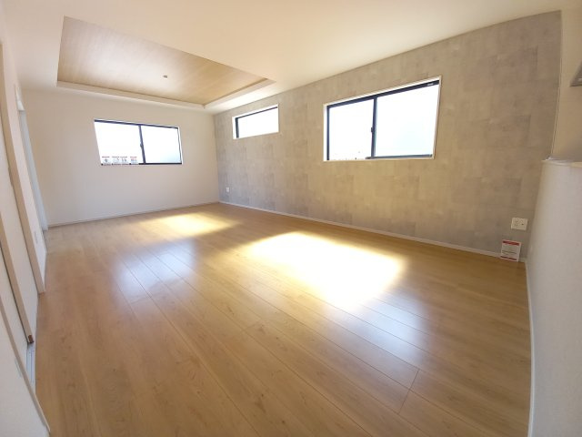 【いわき市平中山1期　2号棟】　ご成約特典として人気家電プレゼント中です！の居間・リビング|◆リビングの写真です◆　毎日の疲れを癒す広々としたLDK！
家族が集まるリビングには明るい日差しが差し込みます。
家族団らんの一時をお楽しみ下さい。
