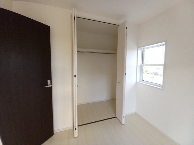 【勿来町関田西2丁目1期／1号棟】　新築一戸建　選べる最新家電！特別キャンペーン♪の収納|同施工◆収納スペースの写真です◆　各部屋にはクローゼットを完備しています！収納が多いお家はすっきりして快適空間です♪



