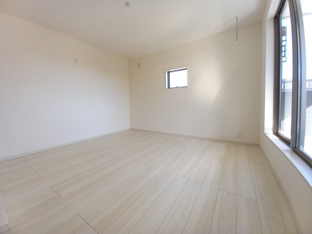 【勿来町関田西2丁目1期／1号棟】　新築一戸建　選べる最新家電！特別キャンペーン♪の洋室|同施工◆居室の写真です◆　木の温もりがナチュラルでくつろげる空間ですね♪　子供部屋としても、寝室としても、どんなインテリアにしようか…選ぶ楽しみが増えますね♪

