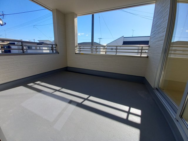 【勿来町関田西2丁目1期／1号棟】　新築一戸建　選べる最新家電！特別キャンペーン♪のバルコニー|同施工◆バルコニーの写真です◆　
洗濯物から布団まで一度にたくさん干せて便利です♪
眺めのよいバルコニーで、あなただけのリラックスタイムを☆

