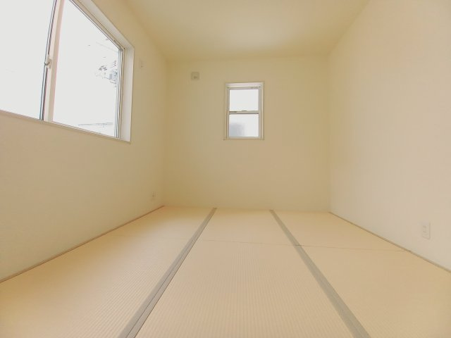 【小名浜大原1期／5号棟】ご成約特典として人気家電プレゼント中です！の和室|同施工◆和室の写真です◆　お泊りに来た親戚や来客時、ちょっと横になりたい時にあると便利です♪　和の雰囲気が心を落ち着かせてくれますね♪