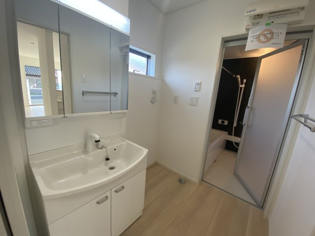 ☆いわき市錦町糠塚　2号棟☆　新築建売住宅　ご成約特典として人気家電プレゼント中です！ の独立洗面台|■□■洗面所の写真です■□■　使い勝手の良い洗面台は、奥様の身支度の時間も楽しくなりそうですね。