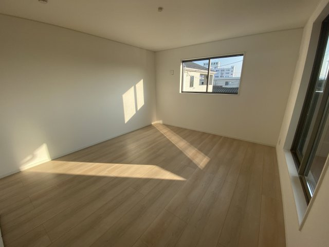 ☆いわき市錦町糠塚　2号棟☆　新築建売住宅　ご成約特典として人気家電プレゼント中です！ の洋室|■□■居室の写真です■□■　
木の温もりがナチュラルでくつろげる空間ですね。