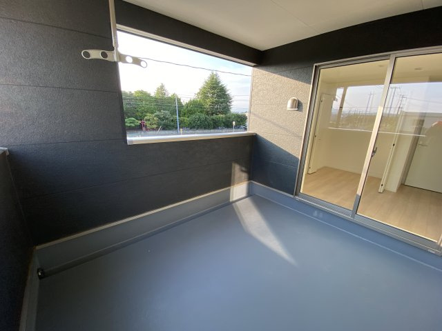 ☆いわき市錦町糠塚　2号棟☆　新築建売住宅　ご成約特典として人気家電プレゼント中です！ のバルコニー|■□■バルコニーの写真です■□■　お布団なども充分に干せる広さがございます。