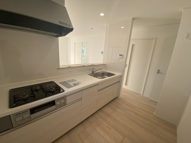 ☆いわき市錦町糠塚　2号棟☆　新築建売住宅　ご成約特典として人気家電プレゼント中です！ のキッチン|■□■キッチンの写真です■□■　対面式キッチンは、リビングの様子を見ながらお料理出来るので、小さなお子様がいらっしゃる方は、安心してお料理出来ますね。