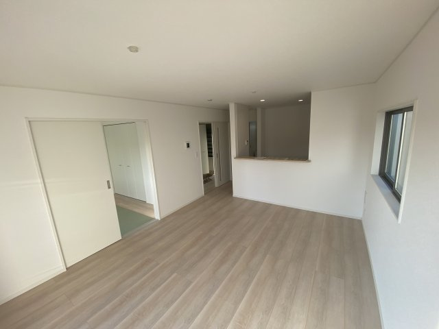 ☆いわき市錦町糠塚　2号棟☆　新築建売住宅　ご成約特典として人気家電プレゼント中です！ の居間・リビング|■□■リビングの写真です■□■　家族団らんの時間が増えそうなリビングですね。