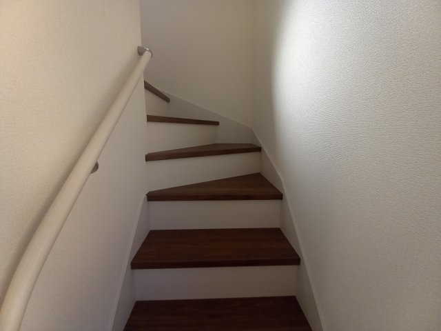 ☆住宅ローンに自信があります☆　【新築戸建】　いわき市小名浜燈籠原　第1 　1号棟の内装|明るい色調の室内です