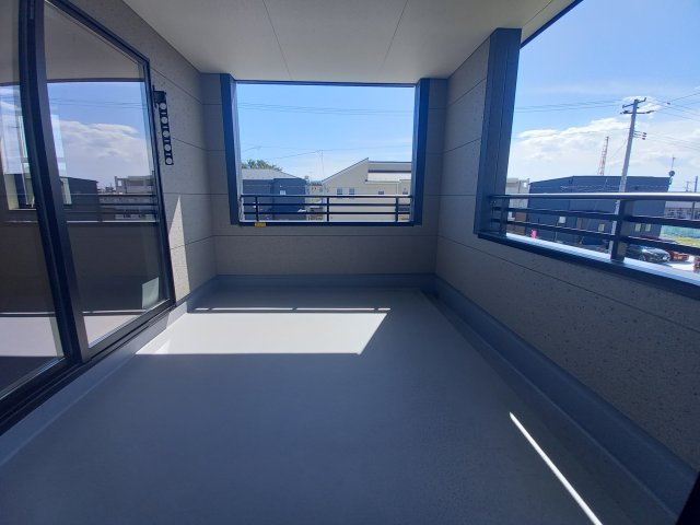 ☆住宅ローンに自信があります☆　【新築戸建】　いわき市小名浜燈籠原　第1 　1号棟のバルコニー|◆バルコニーの写真です◆　
洗濯物から布団まで一度にたくさん干せて便利です♪
眺めのよいバルコニーで、あなただけのリラックスタイムを☆