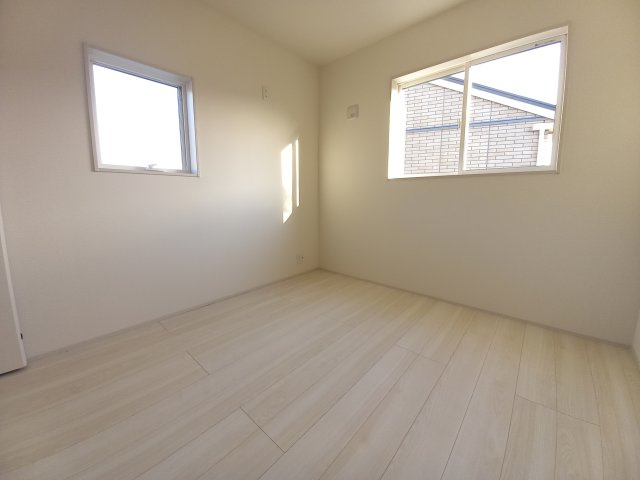 【平下平窪　第11】全4棟／2号棟　選べる豪華家電キャンペーン実施中♪※平第四小・平第一中　の洋室|同施工◆居室の写真です◆　木の温もりがナチュラルでくつろげる空間ですね♪　子供部屋としても、寝室としても、どんなインテリアにしようか…選ぶ楽しみが増えますね♪