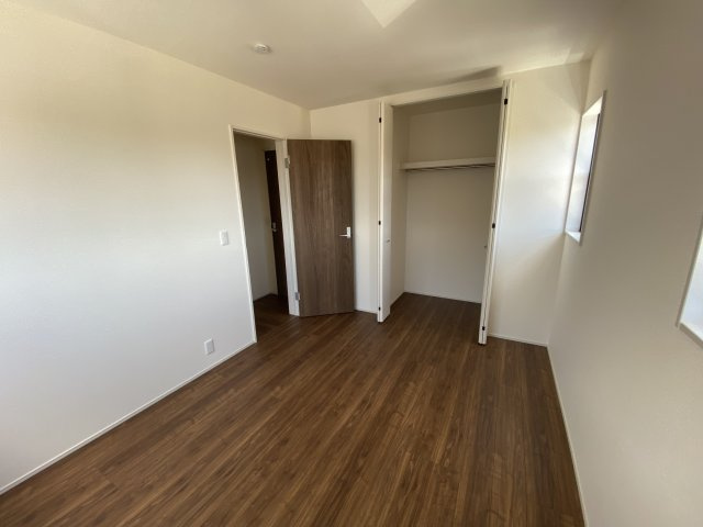 【勿来町関田西2丁目1期／2号棟】　新築一戸建　選べる最新家電！特別キャンペーン♪の洋室|同施工◆居室の写真です◆　寝室以外にも、趣味のお部屋にもお使いいただけます♪　子供部屋や主寝室などお部屋の使い分けができ、家族で暮らしやすいです！


