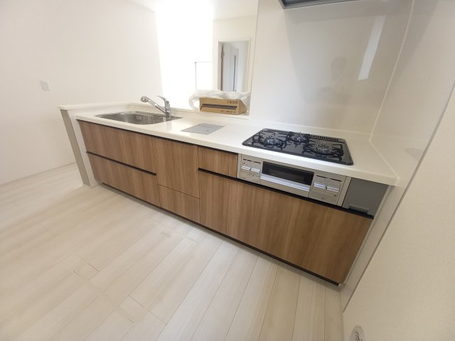 10/27価格変更【いわき市内郷高坂町2丁目／1号棟】　高坂小・内郷第一中のキッチン|◆キッチンの写真です◆　デザイン性と機能性を兼ね備えたキッチンです。　対面式キッチンは、家族の会話が途切れませんね♪