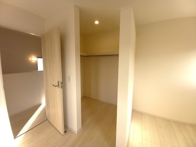 【小名浜大原1期／1号棟】ご成約特典として人気家電プレゼント中です！の収納|同施工◆収納スペースの写真です◆　十分な広さがあるので収納には困りませんね♪　お手持ちの衣類ケースなども置ける大空間で、寝室がスッキリ使えます。