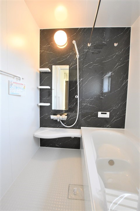 【いわき市若葉台】　限定１棟　◇期間限定キャンペーン開催◇の浴室|同施工◆ユニットバスの写真です◆　フルオート機能で、時間帯を気にせず、家族全員が暖かい湯船に浸かることができます。一日の疲れを癒してくれそうですね♪

