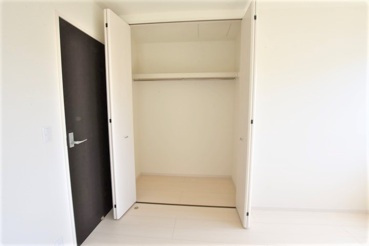 【いわき市若葉台】　限定１棟　◇期間限定キャンペーン開催◇の収納|◆収納スペースの写真です◆　衣類やカバンなどたっぷりと収納可能です！生活感のあるものを隠して置けるからお部屋をスッキリと見せやすいです。





