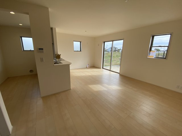 ☆ 無料相談も承っております！(^^)☆　☆平泉崎第8／8号棟☆　の居間・リビング|◆リビングの写真です◆　お子様が走り回っても安心の広々リビング。こだわりの家具でコーディネイトしてみませんか？

