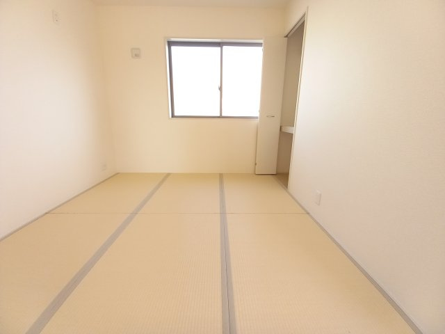 ☆ 無料相談も承っております！(^^)☆　☆平泉崎第8／8号棟☆　の和室|◆和室の写真です◆　和室でゆっくりと過ごせるのは、贅沢な時間ですね♪　鮮やかな緑色がキレイです！！（＾＾）/

