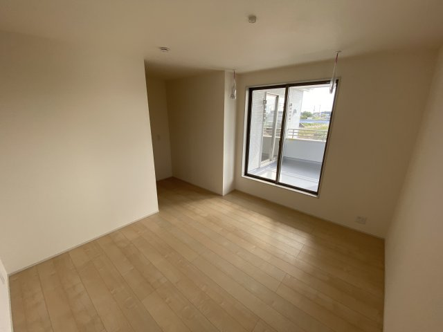 ☆ 無料相談も承っております！(^^)☆　☆平泉崎第8／8号棟☆　の洋室|◆現地写真です◆
一緒に理想の住まいを見つけましょう！（＾＾）
お住まいの相談だけでなく、地域の事についても是非お気軽に尋ねてください！
お問い合わせは不動産プラスまで☆

