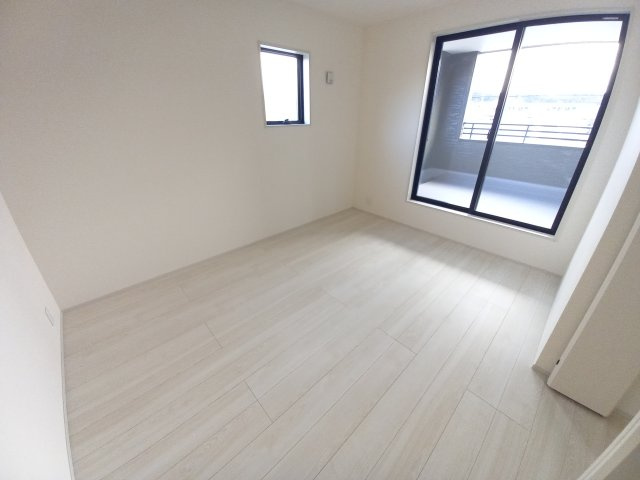 【いわき市平下川原　全２棟／2号棟】　◇◆＼期間限定キャンペーン開催♪／◇◆の洋室|明るい洋室です