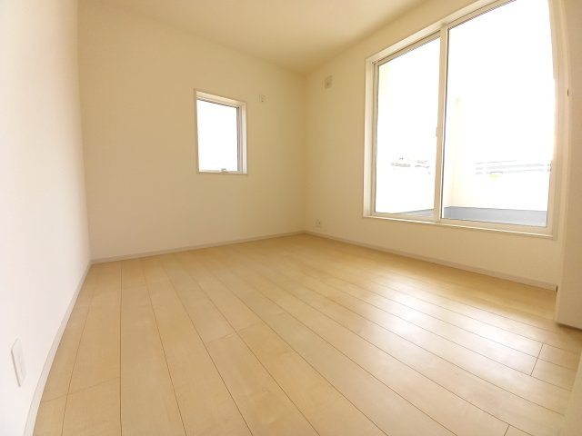 【いわき市平下川原　全２棟／1号棟】　◇◆＼期間限定キャンペーン開催♪／◇◆の洋室|同施工◆居室の写真です◆　日当たり良好の居室は気持ちが良いですね。　家族構成によって色んなアレンジを加えられます♪それぞれにプライベートなスペースを持ち、子どもたちの成長も見守ることができますね。