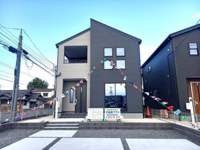 【いわき市平下川原　全２棟／1号棟】　◇◆＼期間限定キャンペーン開催♪／◇◆の前面道路含む現地写真|同施工◆外観の写真です◆　
暮らしやすさに配慮したゆとりある住空間です♪　人気のデザイナーズ物件で気分が上がりますね♪（＾＾）/