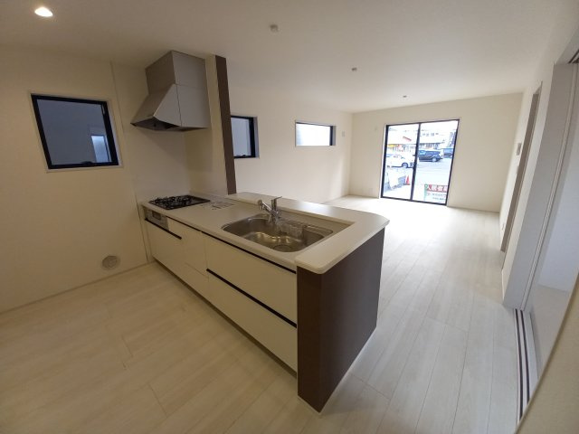 【いわき市平下川原　全２棟／1号棟】　◇◆＼期間限定キャンペーン開催♪／◇◆の居間・リビング|◆リビングの写真です◆　ホームパーティーも盛り上がりそうなおしゃれなリビング♪　広いリビングで快適に、ゆったりと過ごせますね♪