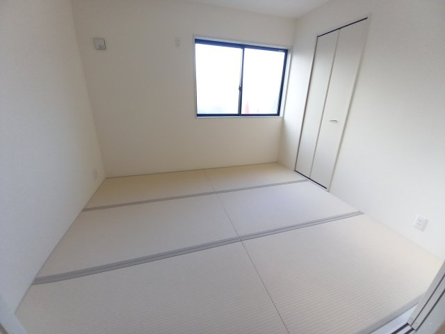 【いわき市平下川原　全２棟／1号棟】　◇◆＼期間限定キャンペーン開催♪／◇◆の和室|◆和室の写真です◆　お泊りに来た親戚や来客時、ちょっと横になりたい時にあると便利です♪　和の雰囲気が心を落ち着かせてくれますね♪