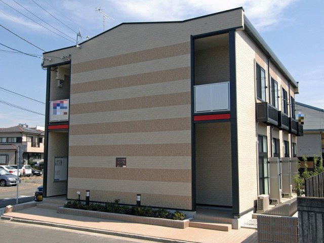 レオパレス鶴ヶ島の外観|外観は落ち着いています