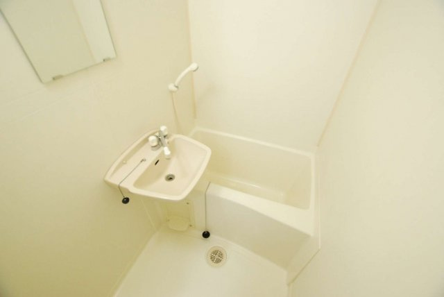 レオパレスピュアの浴室|お風呂で日々の疲れを落としましょう