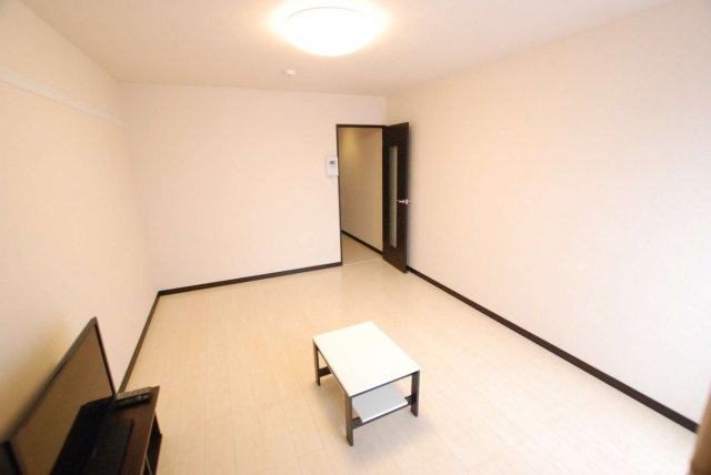 レオネクストレインボー上竹の居間・リビング|同タイプ写真の為、現況優先。