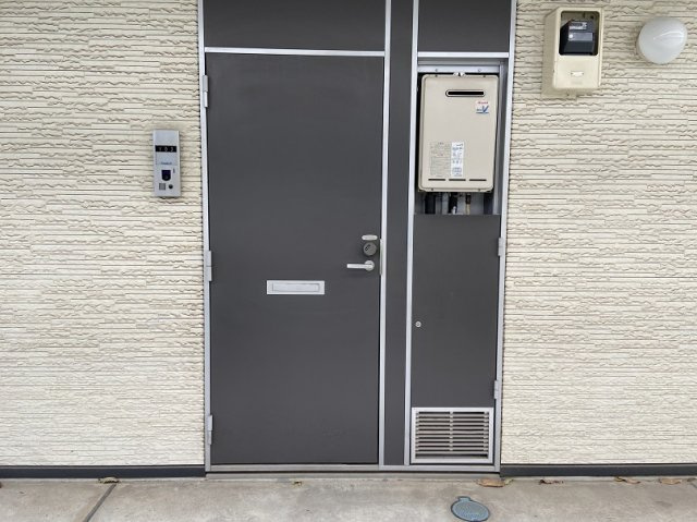 レオパレスプランタンⅡの玄関|ゆったりとした玄関です