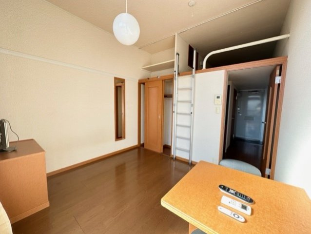 レオパレスＣＬＯＶＥＲの居間・リビング|ゆったりとした居間です